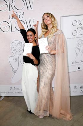 Sarah Alles and Victoria Jancke at the launch of the book Grow Glow by Victoria Jancke at The Visit Coffee, Roastery Eatery Kudamm Berlin, 14 01 2026 Foto:xN.xKubelkax xFuturexImagex grow_6107