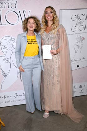 Aline von Drateln and Victoria Jancke at the launch of the book Grow Glow by Victoria Jancke at The Visit Coffee, Roastery Eatery Kudamm Berlin, 14 01 2026 Foto:xN.xKubelkax xFuturexImagex grow_6113