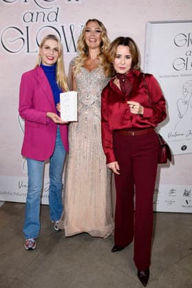 Tanja Bülter, Victoria Jancke and Bettina Cramer at the launch of the book Grow Glow by Victoria Jancke at The Visit Coffee, Roastery Eatery Kudamm Berlin, 14 01 2026 Foto:xN.xKubelkax xFuturexImagex grow_6121