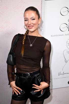 Joelina Drews at the launch of the book Grow Glow by Victoria Jancke at The Visit Coffee, Roastery Eatery Kudamm Berlin, 14 01 2026 Foto:xN.xKubelkax xFuturexImagex grow_6128