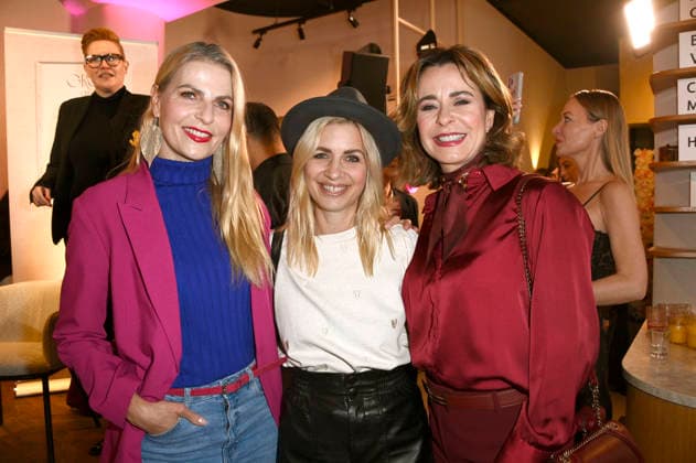 Tanja Bülter, Susan Sideropoulos and Bettina Cramer at the launch of the book Grow Glow by Victoria Jancke at The Visit Coffee, Roastery Eatery Kudamm Berlin, 14 01 2026 Foto:xN.xKubelkax xFuturexImagex grow_6134