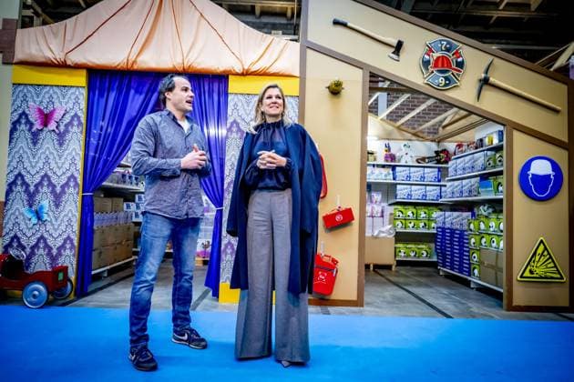 ROTTERDAM - Queen Maxima is paying a working visit to the Jarige Job Foundation in Rotterdam. In the Netherlands, there are children who cannot celebrate their birthdays because they lack the funds at home. The Jarige Job Foundation helps the parents of these children by providing a birthday box with everything they need for a real birthday, both at home and at school. The box contains gifts, streamers, and treats. ROBIN UTRECHT ANP netherlands out - belgium out  Copyright: xx x547563225x originalFilename: 547563225.jpg