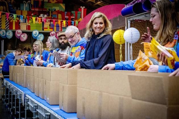 ROTTERDAM - Queen Maxima is paying a working visit to the Jarige Job Foundation in Rotterdam. In the Netherlands, there are children who cannot celebrate their birthdays because they lack the funds at home. The Jarige Job Foundation helps the parents of these children by providing a birthday box with everything they need for a real birthday, both at home and at school. The box contains gifts, streamers, and treats. ROBIN UTRECHT ANP netherlands out - belgium out  Copyright: xx x547566984x originalFilename: 547566984.jpg