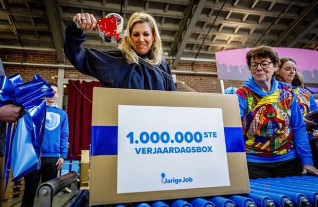 ROTTERDAM - Queen Maxima is paying a working visit to the Jarige Job Foundation in Rotterdam. In the Netherlands, there are children who cannot celebrate their birthdays because they lack the funds at home. The Jarige Job Foundation helps the parents of these children by providing a birthday box with everything they need for a real birthday, both at home and at school. The box contains gifts, streamers, and treats. ROBIN UTRECHT ANP netherlands out - belgium out  Copyright: xx x547567315x originalFilename: 547567315.jpg