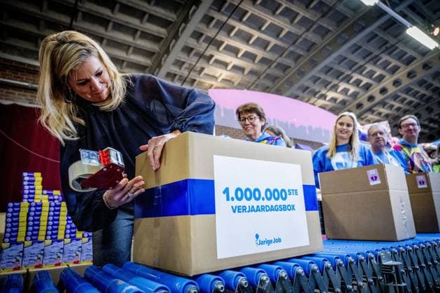 ROTTERDAM - Queen Maxima is paying a working visit to the Jarige Job Foundation in Rotterdam. In the Netherlands, there are children who cannot celebrate their birthdays because they lack the funds at home. The Jarige Job Foundation helps the parents of these children by providing a birthday box with everything they need for a real birthday, both at home and at school. The box contains gifts, streamers, and treats. ROBIN UTRECHT ANP netherlands out - belgium out  Copyright: xx x547567414x originalFilename: 547567414.jpg