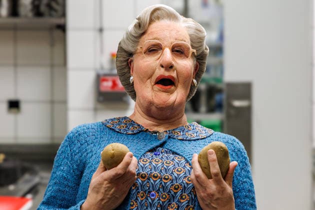 15 01 2026 Düsseldorf To the pans Cooking tuition for Mrs Doubtfire from TV chef Sebastian Lege TV chef Sebastian Lege has already experienced at the musical premiere how difficult Mrs Doubtfire actor Dustin Smailes fin