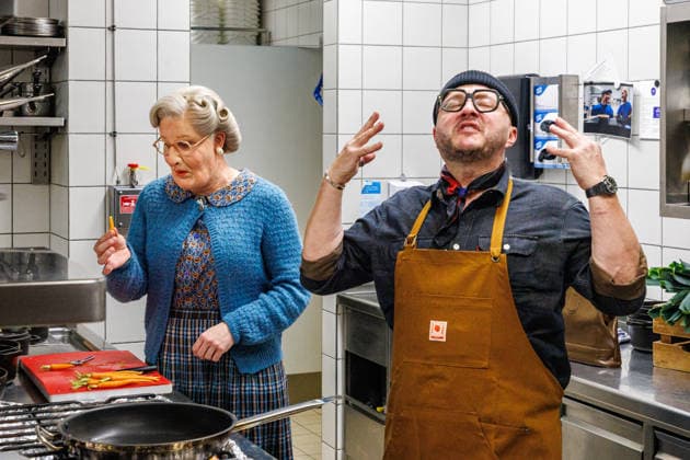 15 01 2026 Düsseldorf To the pans Cooking tuition for Mrs Doubtfire from TV chef Sebastian Lege TV chef Sebastian Lege has already experienced at the musical premiere how difficult Mrs Doubtfire actor Dustin Smailes fin