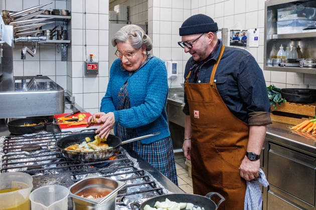 15 01 2026 Düsseldorf To the pans Cooking tuition for Mrs Doubtfire from TV chef Sebastian Lege TV chef Sebastian Lege has already experienced at the musical premiere how difficult Mrs Doubtfire actor Dustin Smailes fin