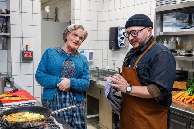 15 01 2026 Düsseldorf To the pans Cooking tuition for Mrs Doubtfire from TV chef Sebastian Lege TV chef Sebastian Lege has already experienced at the musical premiere how difficult Mrs Doubtfire actor Dustin Smailes fin