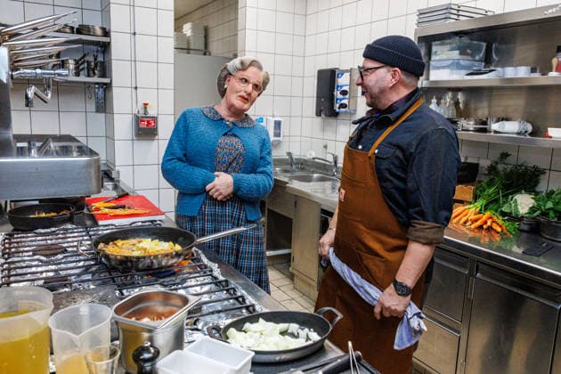 15 01 2026 Düsseldorf To the pans Cooking tuition for Mrs Doubtfire from TV chef Sebastian Lege TV chef Sebastian Lege has already experienced at the musical premiere how difficult Mrs Doubtfire actor Dustin Smailes fin