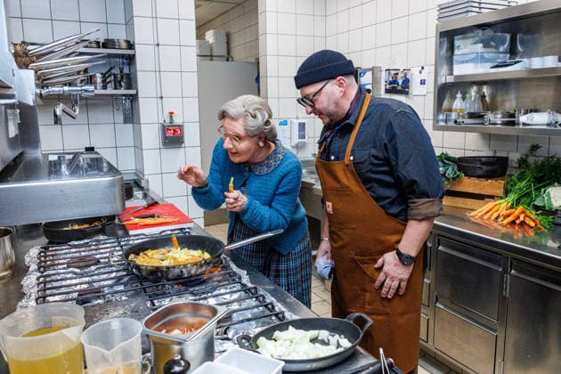 15 01 2026 Düsseldorf To the pans Cooking tuition for Mrs Doubtfire from TV chef Sebastian Lege TV chef Sebastian Lege has already experienced at the musical premiere how difficult Mrs Doubtfire actor Dustin Smailes fin