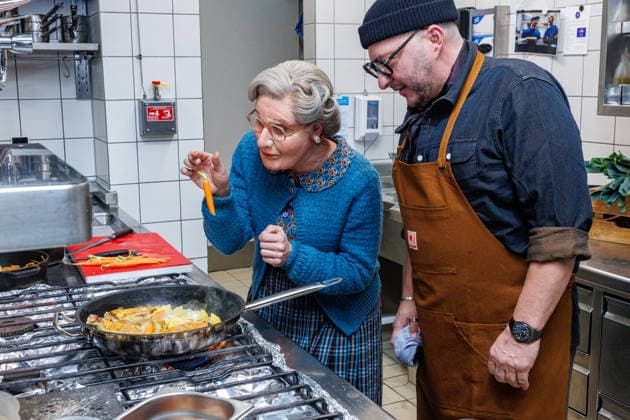 15 01 2026 Düsseldorf To the pans Cooking tuition for Mrs Doubtfire from TV chef Sebastian Lege TV chef Sebastian Lege has already experienced at the musical premiere how difficult Mrs Doubtfire actor Dustin Smailes fin