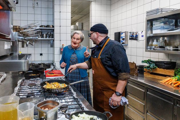 15 01 2026 Düsseldorf To the pans Cooking tuition for Mrs Doubtfire from TV chef Sebastian Lege TV chef Sebastian Lege has already experienced at the musical premiere how difficult Mrs Doubtfire actor Dustin Smailes fin