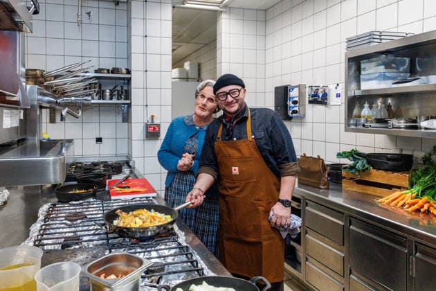 15 01 2026 Düsseldorf To the pans Cooking tuition for Mrs Doubtfire from TV chef Sebastian Lege TV chef Sebastian Lege has already experienced at the musical premiere how difficult Mrs Doubtfire actor Dustin Smailes fin