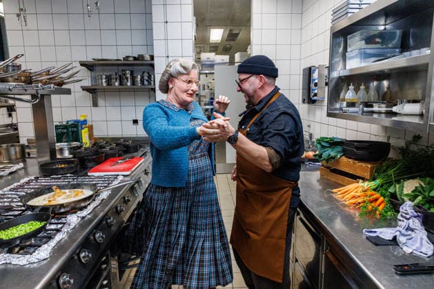 15 01 2026 Düsseldorf To the pans Cooking tuition for Mrs Doubtfire from TV chef Sebastian Lege TV chef Sebastian Lege has already experienced at the musical premiere how difficult Mrs Doubtfire actor Dustin Smailes fin