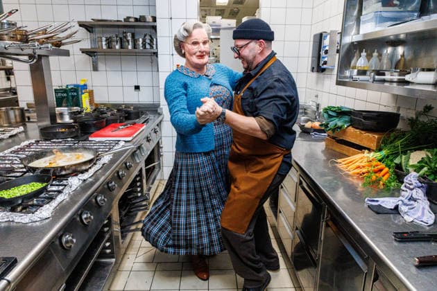 15 01 2026 Düsseldorf To the pans Cooking tuition for Mrs Doubtfire from TV chef Sebastian Lege TV chef Sebastian Lege has already experienced at the musical premiere how difficult Mrs Doubtfire actor Dustin Smailes fin
