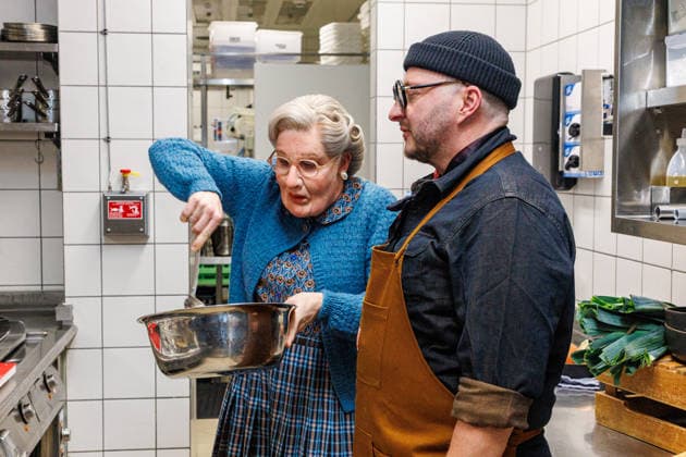 15 01 2026 Düsseldorf To the pans Cooking tuition for Mrs Doubtfire from TV chef Sebastian Lege TV chef Sebastian Lege has already experienced at the musical premiere how difficult Mrs Doubtfire actor Dustin Smailes fin