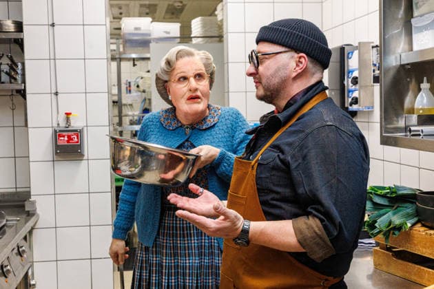 15 01 2026 Düsseldorf To the pans Cooking tuition for Mrs Doubtfire from TV chef Sebastian Lege TV chef Sebastian Lege has already experienced at the musical premiere how difficult Mrs Doubtfire actor Dustin Smailes fin