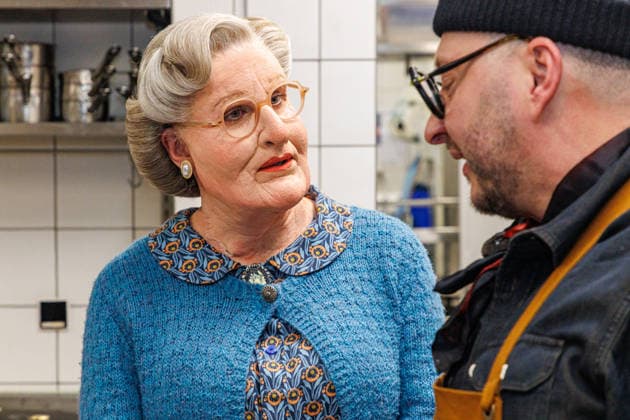 15 01 2026 Düsseldorf To the pans Cooking tuition for Mrs Doubtfire from TV chef Sebastian Lege TV chef Sebastian Lege has already experienced at the musical premiere how difficult Mrs Doubtfire actor Dustin Smailes fin