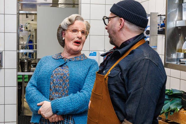 15 01 2026 Düsseldorf To the pans Cooking tuition for Mrs Doubtfire from TV chef Sebastian Lege TV chef Sebastian Lege has already experienced at the musical premiere how difficult Mrs Doubtfire actor Dustin Smailes fin