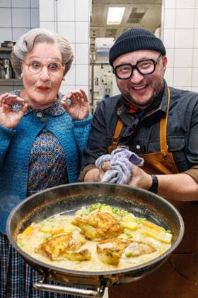 15 01 2026 Düsseldorf To the pans Cooking tuition for Mrs Doubtfire from TV chef Sebastian Lege TV chef Sebastian Lege has already experienced at the musical premiere how difficult Mrs Doubtfire actor Dustin Smailes fin