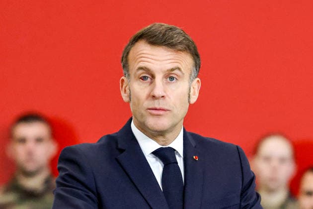 Le président de la République française Emmanuel Macron présente ses vœux aux armées françaises depuis la base aérienne Air Base 125 BA125 de la ville stratégique dIstres, dans les Bouches du Rhône, France, le 15 janvier 2026 The president appeared with a bloodshot eye Alain Robert Bestimage French President Emmanuel Macron presents his New Years greetings to the French armed forces at Air Base 125 BA125 in Istres, France, on January 15, 2026 Istres France  Copyright: xAlainxRobert Pool BestimagexAlainxRobert Pool Bestimagex