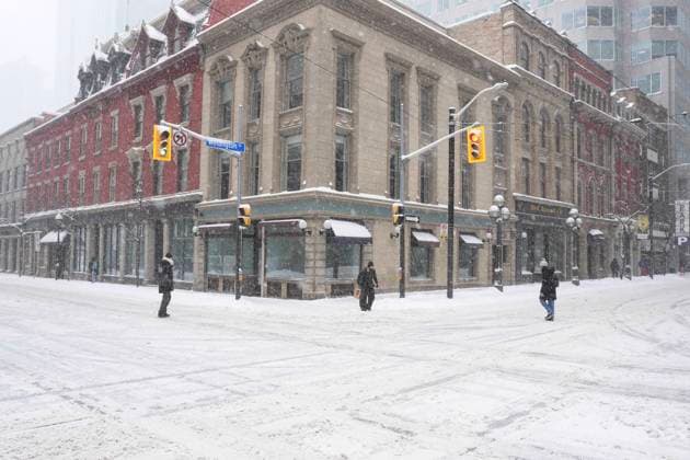January 15, 2026, Toronto, On, CANADA: Pedestrians cross at Yonge Street and Wellington Street in downtown Toronto, as a snow storm hits the city on Thursday, Jan. 15, 2026. Toronto CANADA  - ZUMAc35_ 20260115_zaf_c35_088 Copyright: xChrisxYoungx
