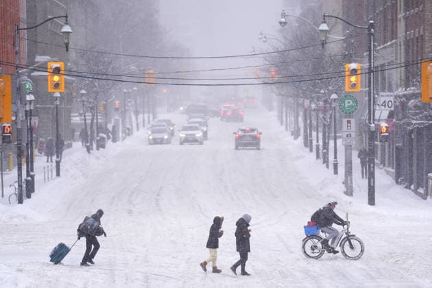 Winter storm in Toronto TORONTO, CANADA - JANUARY 15 : People cross the street during snowstorm in Toronto, Ontario, Canada on January 15, 2026. Mert Alper Dervis Anadolu Ontario Canada. Editorial use only. Please get in touch for any other usage.  Copyright: x2026xAnadoluxMertxAlperxDervisx