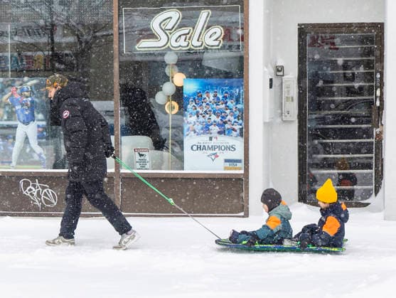 (260115) -- TORONTO, Jan. 15, 2026 -- People enjoy a snowy day on a street in Toronto, Canada, on Jan. 15, 2026. (Photo by Zou Zheng Xinhua) CANADA-TORONTO-SNOWFALL LinxWei 