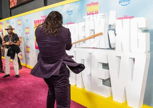 January 15, 2026, Bronx, New York, USA: Jason Momoa wrecks with baseball bat propped sign of the movie during special screening of The Wrecking Crew at Regal Times Square in New York, NY on January 15, 2026. Bronx USA - ZUMAr339 20260115_znp_r339_078 Copyright: xLevxRadinx