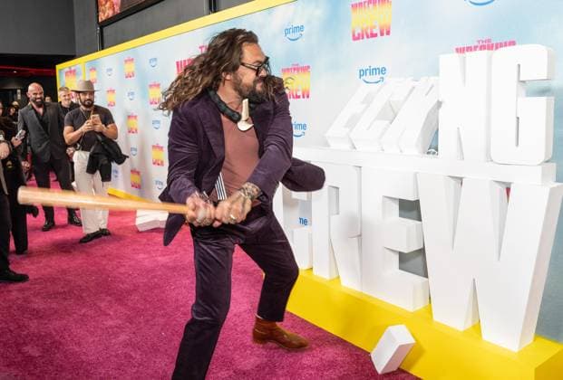 January 15, 2026, Bronx, New York, USA: Jason Momoa wrecks with baseball bat propped sign of the movie during special screening of The Wrecking Crew at Regal Times Square in New York, NY on January 15, 2026. Bronx USA - ZUMAr339 20260115_znp_r339_079 Copyright: xLevxRadinx