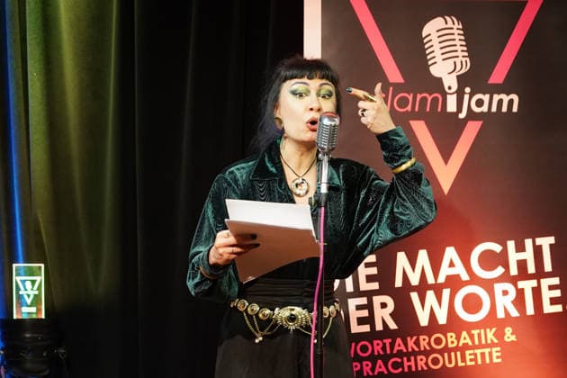 Aileen Schneider performs at the Slam Jam at Cafe Extra in Büttelborn Büttelborn 15 01 2026 Slam Jam at Cafe Extra