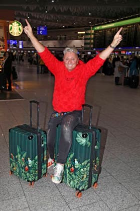 Hubert Fella at the departure of the jungle camp candidates of the RTL reality TV show Ich bin ein Star holt mich hier raus to Australia at Frankfurt am Main Airport Frankfurt, 15 01 2026 Foto:xAgenturxWehnertx xGränzdörferx xFuturexImagex dschungelcamp_6115