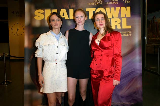 Luna Jordan, Dana Herfurth and Hille Norden at the premiere of the movie Smalltown Girl at the cinema in the Kulturbrauerei Berlin, 15 01 2026 Foto:xM.xBehrensx xFuturexImagex smalltown_6102