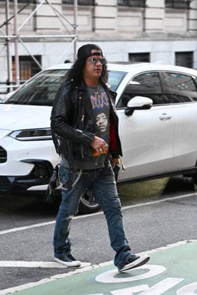 Slash from Guns N Roses spotted arriving at the Soho Sessions where he is performing tonight in New York City Featuring: Slash Where: New York City, New York, United States When: 15 Jan 2026 Credit: Elder Ordonez INSTARimages EDITORIAL USE ONLY. NOT FOR USE BY NEWSPAPERS BASED IN THE UK. Copyright: xx instar55385984