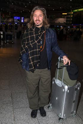 Departure of the candidates of the RTL TV show ICH BIN EIN STAR HOLT MICH HIER RAUS Frankfurt Main, 16 01 2026 Gil Ofarim departing for Australia to the RTL Jungle Camp 2026 at Frankfurt Airport Hesse Germany Copyright: xMatthiasxGränzdörferx