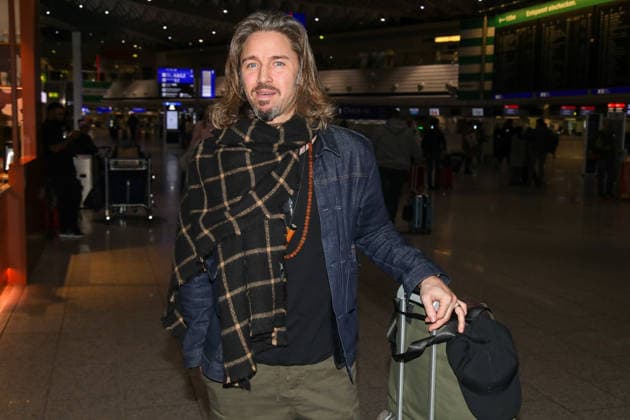 Departure of the candidates of the RTL TV show ICH BIN EIN STAR HOLT MICH HIER RAUS Frankfurt Main, 16 01 2026 Gil Ofarim departing for Australia to the RTL Jungle Camp 2026 at Frankfurt Airport Hesse Germany Copyright: xMatthiasxGränzdörferx