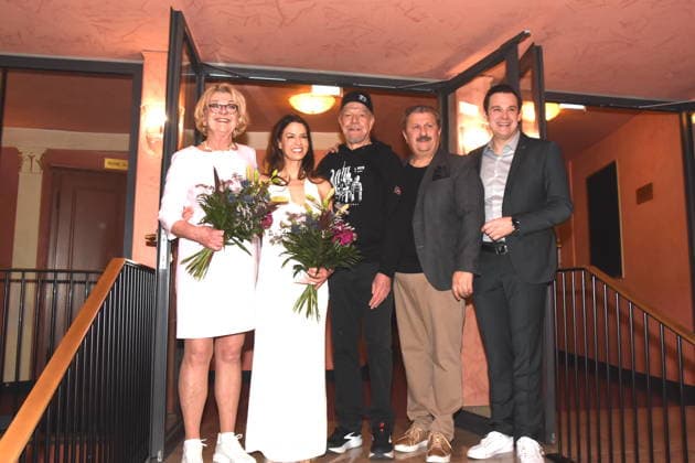 Actor Saskia Vester, Actress Anna Lena Class, Actress Dirk Galuba, Actor Aykut Kayacik Actor Alexander Mattheis Actor Muenchen 15 01 2026 Komoedie im Bayerischen Hof Premiere Wer schiesst auf Frau Hummel Foto Bernd Muenchen Muenchen