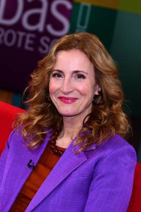 Ilka Petersen, the presenter on DAS Rote Sofa NDR on 16 1 2026 in Hamburg Gilda Sahebi as a guest on the program DAS NDR in Hamburg