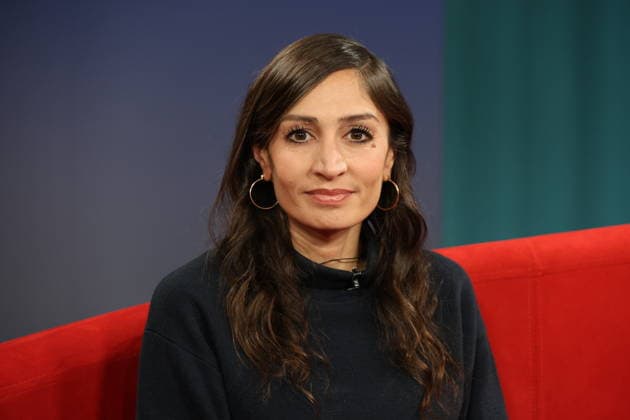 Gilda Sahebi, journalist, guest on the television program DAS Rote Sofa, a live talk show on Norddeutscher Rundfunk, photo session on 16 1 2026 in the NDR television studio in Hamburg Lokstedt