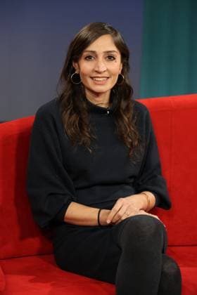 Gilda Sahebi, journalist, guest on the television program DAS Rote Sofa, a live talk show on Norddeutscher Rundfunk, photo session on 16 1 2026 in the NDR television studio in Hamburg Lokstedt