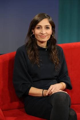 Gilda Sahebi, journalist, guest on the television program DAS Rote Sofa, a live talk show on Norddeutscher Rundfunk, photo session on 16 1 2026 in the NDR television studio in Hamburg Lokstedt
