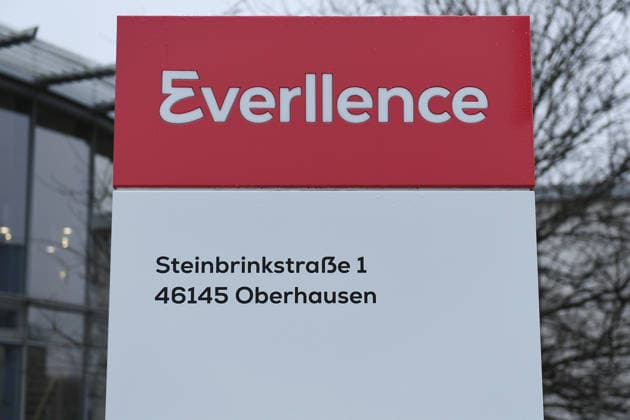 Everllence SE - Werk Oberhausen am 14.01.2026 in Oberhausen Die Everllence SE ( Societas Europaea ), bis 3. Juni 2025 MAN Energy Solutions SE, mit Sitz in Augsburg ist Anbieter von Großdieselmotoren und Turbomaschinen für maritime und stationäre Anwendungen. Das Unternehmen entwickelt und fertigt Zweitakt- und Viertakt-Dieselmotoren sowie Gasturbinen, Dampfturbinen und Kompressoren. Das Unternehmen bietet auch Turbolader, Propeller, Gasmotoren und chemische Reaktoren an. *** Everllence SE Plant Oberhausen on 14 01 2026 in Oberhausen Everllence SE Societas Europaea , until 3 June 2025 MAN Energy Solutions SE, based in Augsburg, is a supplier of large diesel engines and turbomachinery for maritime and stationary applications The compan xRx