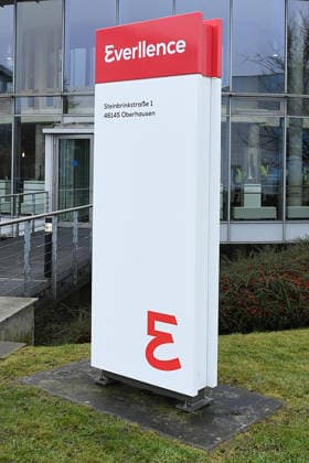 Everllence SE - Werk Oberhausen am 14.01.2026 in Oberhausen Die Everllence SE ( Societas Europaea ), bis 3. Juni 2025 MAN Energy Solutions SE, mit Sitz in Augsburg ist Anbieter von Großdieselmotoren und Turbomaschinen für maritime und stationäre Anwendungen. Das Unternehmen entwickelt und fertigt Zweitakt- und Viertakt-Dieselmotoren sowie Gasturbinen, Dampfturbinen und Kompressoren. Das Unternehmen bietet auch Turbolader, Propeller, Gasmotoren und chemische Reaktoren an. *** Everllence SE Plant Oberhausen on 14 01 2026 in Oberhausen Everllence SE Societas Europaea , until 3 June 2025 MAN Energy Solutions SE, based in Augsburg, is a supplier of large diesel engines and turbomachinery for maritime and stationary applications The compan xRx