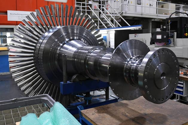 Everllence SE - Werk Oberhausen am 14.01.2026 in Oberhausen Die Everllence SE ( Societas Europaea ), bis 3. Juni 2025 MAN Energy Solutions SE, mit Sitz in Augsburg ist Anbieter von Großdieselmotoren und Turbomaschinen für maritime und stationäre Anwendungen. Das Unternehmen entwickelt und fertigt Zweitakt- und Viertakt-Dieselmotoren sowie Gasturbinen, Dampfturbinen und Kompressoren. Das Unternehmen bietet auch Turbolader, Propeller, Gasmotoren und chemische Reaktoren an. *** Everllence SE Plant Oberhausen on 14 01 2026 in Oberhausen Everllence SE Societas Europaea , until 3 June 2025 MAN Energy Solutions SE, based in Augsburg, is a supplier of large diesel engines and turbomachinery for maritime and stationary applications The compan xRx