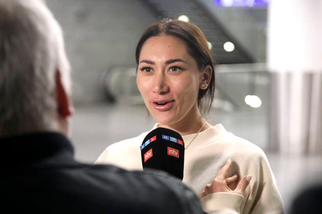Samira Yavuz at the departure of the jungle camp candidates of the RTL reality TV show Ich bin ein Star holt mich hier raus to Australia at Frankfurt am Main Airport Frankfurt, 16 01 2026 Foto:xAgenturxWehnertx xGränzdörferx xFuturexImagex dschungelcamp_6173