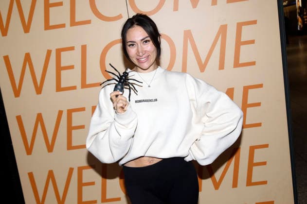 Samira Yavuz at the departure of the jungle camp candidates of the RTL reality TV show Ich bin ein Star holt mich hier raus to Australia at Frankfurt am Main Airport Frankfurt, 16 01 2026 Foto:xAgenturxWehnertx xGränzdörferx xFuturexImagex dschungelcamp_6189