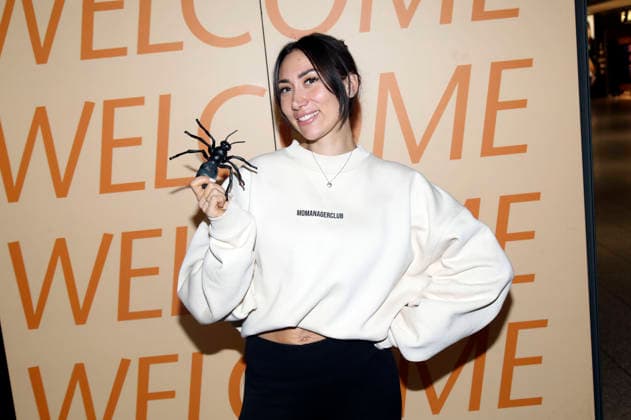 Samira Yavuz at the departure of the jungle camp candidates of the RTL reality TV show Ich bin ein Star holt mich hier raus to Australia at Frankfurt am Main Airport Frankfurt, 16 01 2026 Foto:xAgenturxWehnertx xGränzdörferx xFuturexImagex dschungelcamp_6191