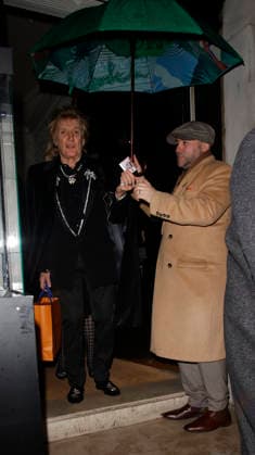 Rod Stewart and Penny Lancaster leave Annabelle s Rod Stewart carries a Louis Vuitton bag as he and Penny Lancaster leave private members club Annabelle s in the small hours, London, UK, 16 January 2026., Credit:James Smart Pictures Avalon  Copyright: xJames SmartxPicturesx xAvalonx 1066658927
