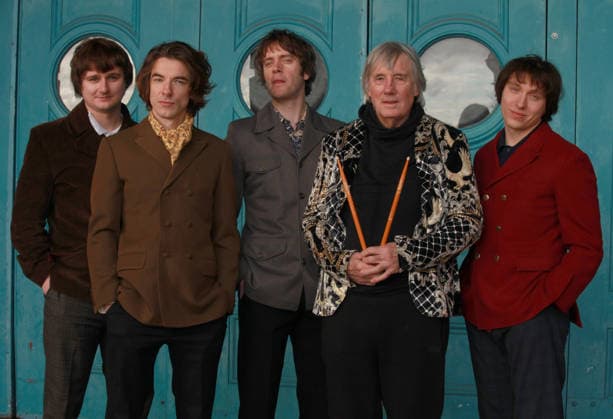 Sunny Afternoon musical London, UK. Former The Kinks drummer Mick Avory (2nd right) with the cast of the musical production Sunny Afternoon. The show is about the rise of the north London music group The Kinks in the 1960s. They were considered part of the elite British music scene and rivals to The Beatles and The Rolling Stones at the time. L-R: Harry Curley (Peter Quaife), Oliver Hoare ( Dave Davies), Danny Horn (Ray Davies), Mick Avory and Zakarie Stokes (Mick Avory). The show has been on tour around the UK. They™re in London to 31st January 2026, Alexandra Palace. 16th January 2026. LMK11-S170126-001 Steve Bealing Landmark Media 